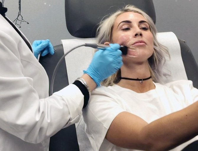 Stock image of a girl undergoing Forma treatment by doctor